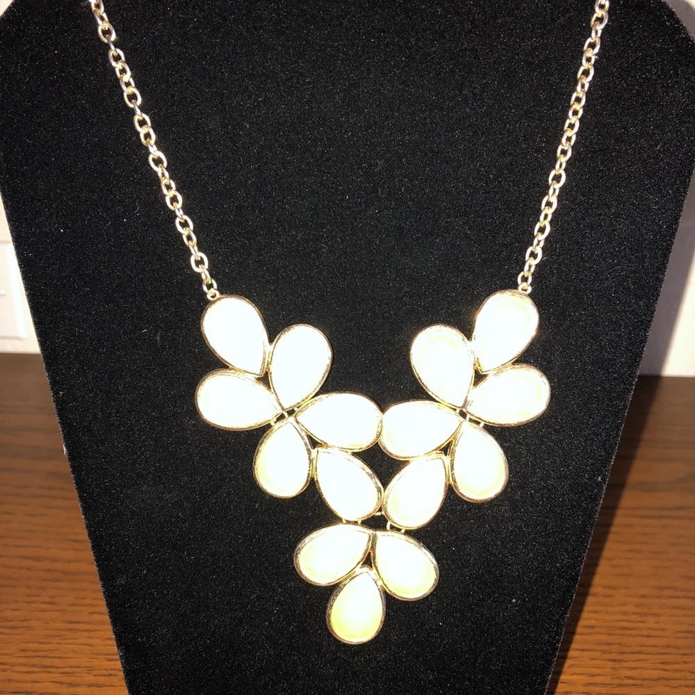 Flowers design necklace.